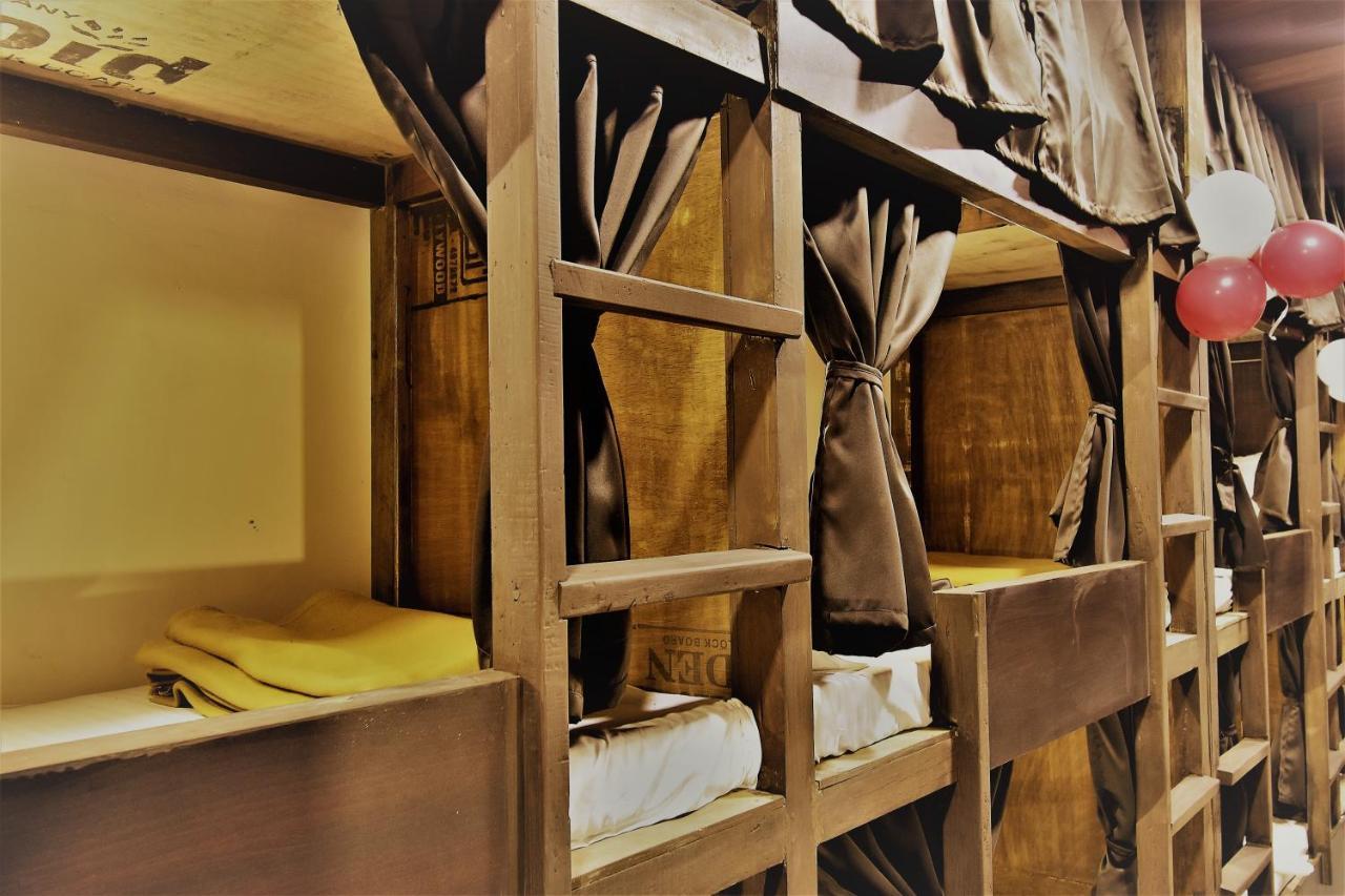 Asra Dormitory For Male And Female Mumbai Eksteriør bilde