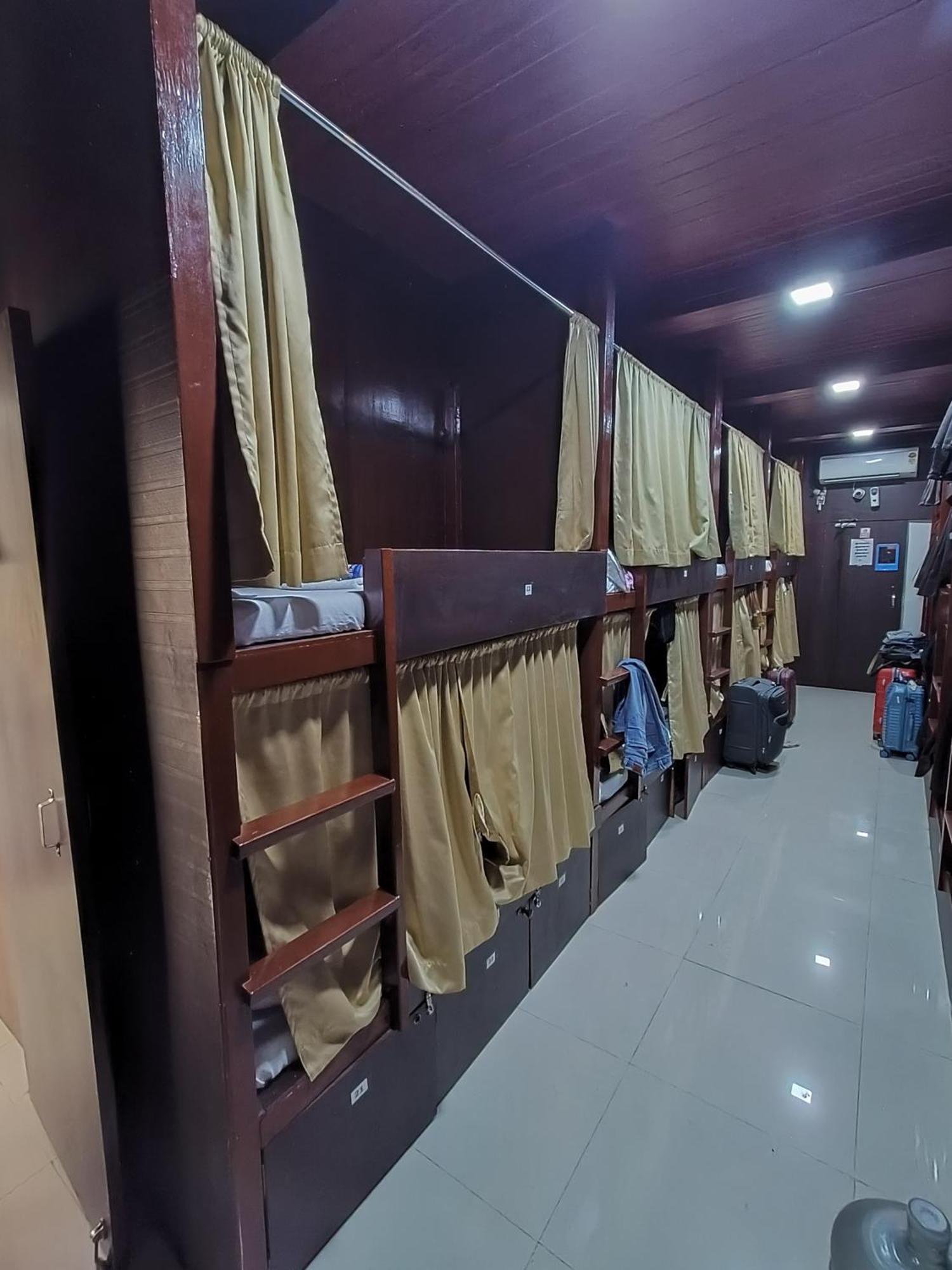 Asra Dormitory For Male And Female Mumbai Eksteriør bilde