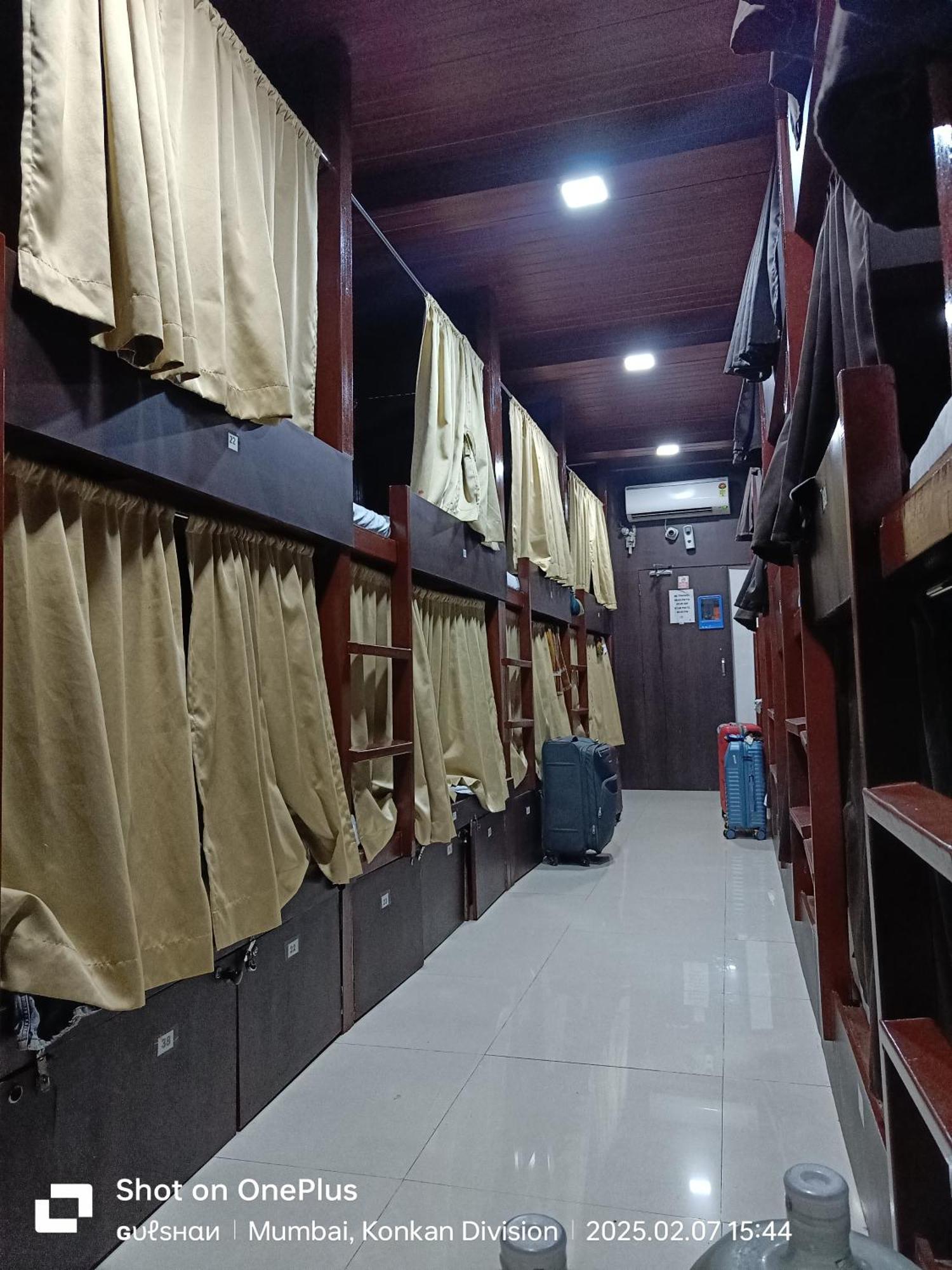 Asra Dormitory For Male And Female Mumbai Eksteriør bilde