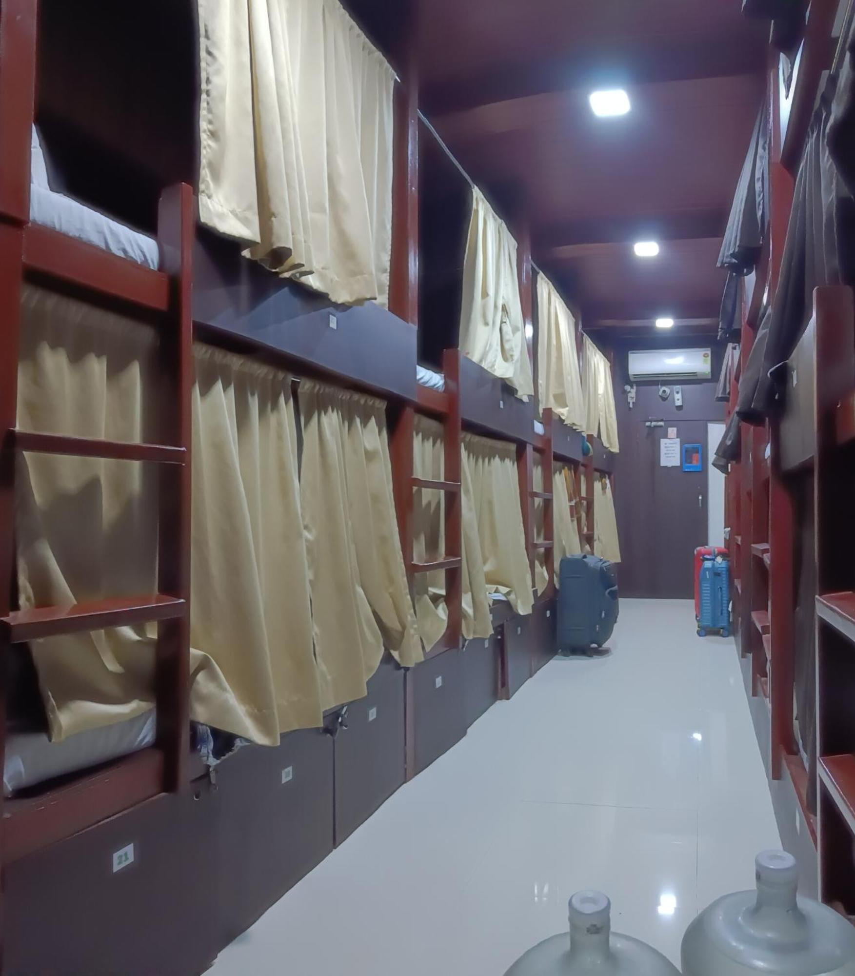 Asra Dormitory For Male And Female Mumbai Eksteriør bilde