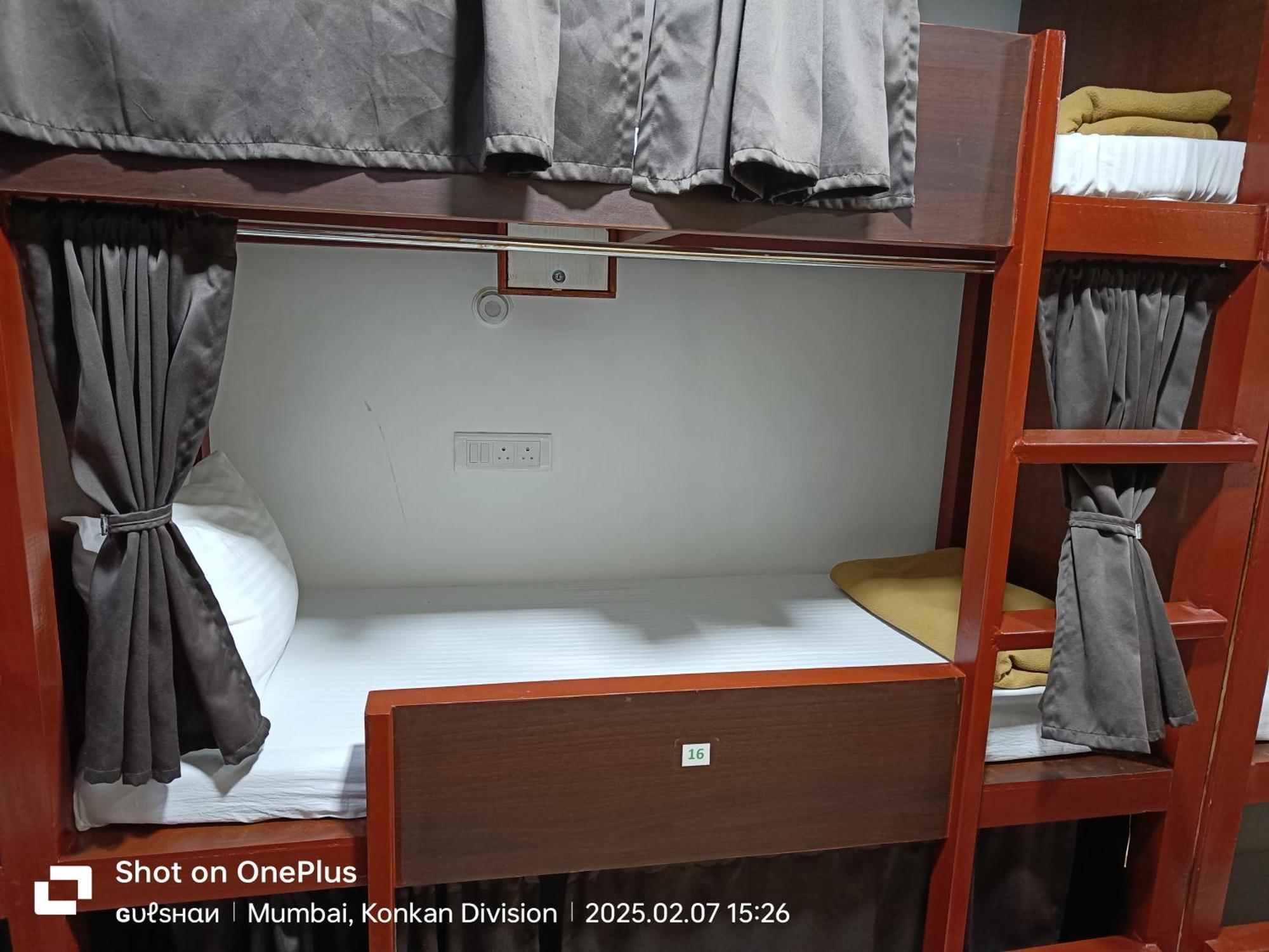 Asra Dormitory For Male And Female Mumbai Eksteriør bilde