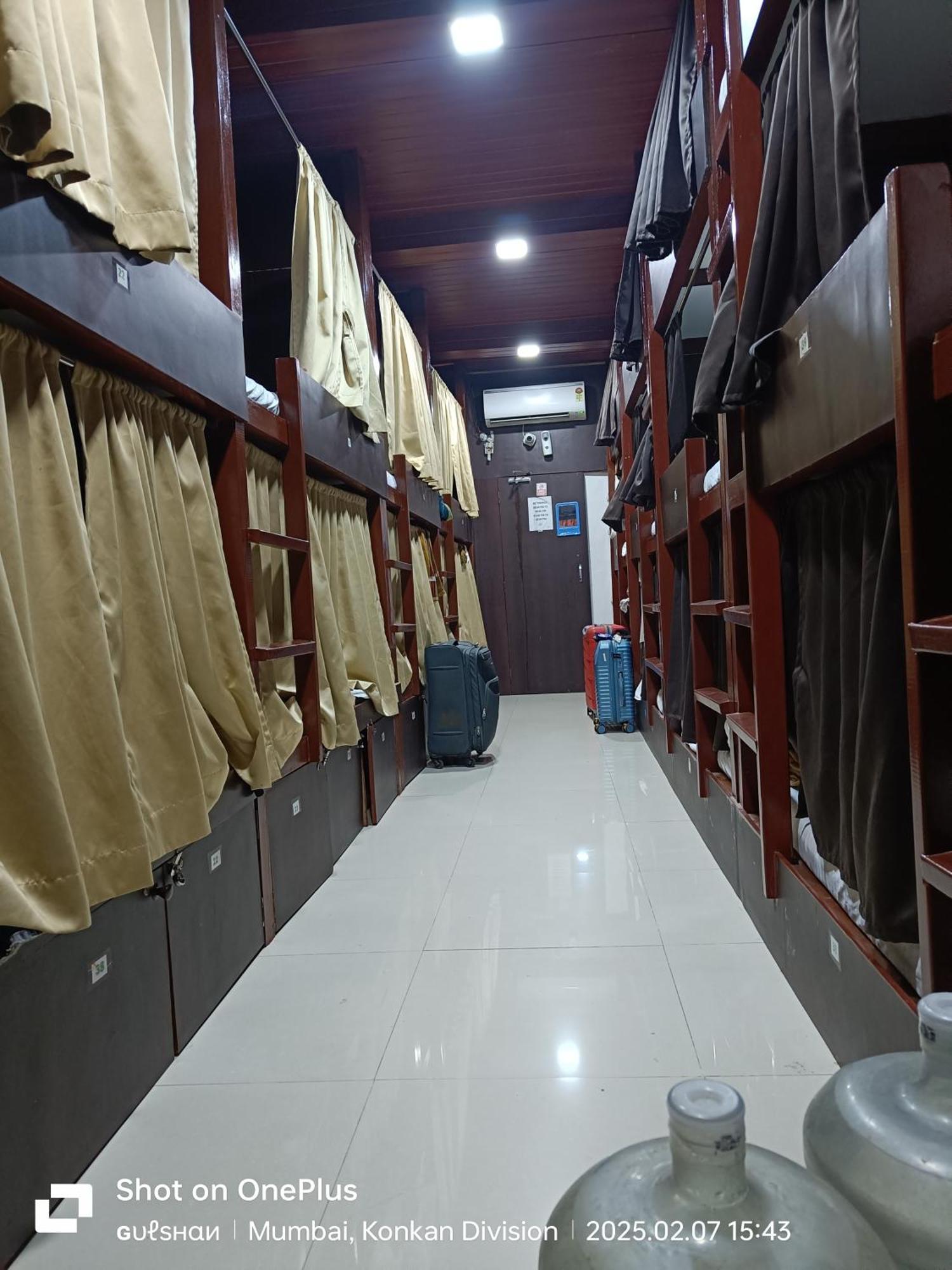Asra Dormitory For Male And Female Mumbai Eksteriør bilde