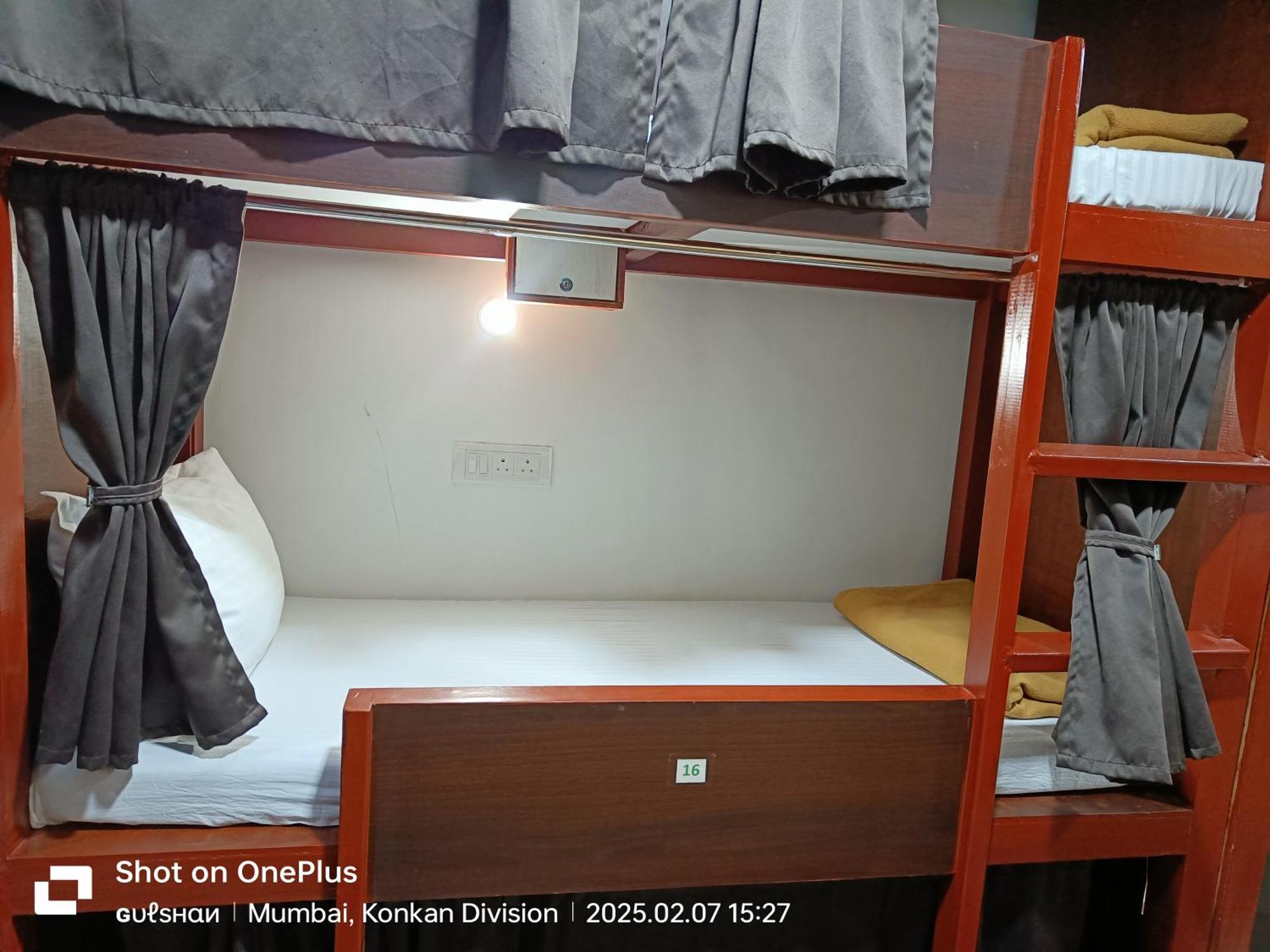 Asra Dormitory For Male And Female Mumbai Eksteriør bilde